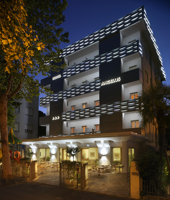 Votre maison à la mer. Entièrement rénové, l'hôtel dispose de: hall...
