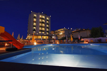 L'hotel Avila In si trova sul lungomare di Torre Pedrera a Rimini, vicino al centro, alla Fiera e ai parchi di divertimento.
Un Hotel Moderno e funzionale, con dotazioni ampie e complete, aria condizionata,...