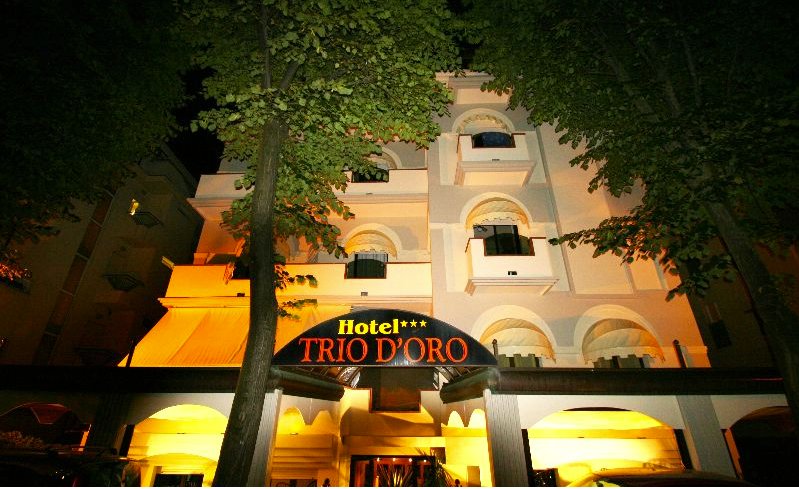 Nel rispetto della migliore tradizione romagnola, l'hotel Trio D'oro vi offre un'accoglienza di altissima qualit. 

L'ottima posizione rispetto al mare e al centro della citt, la dotazione di tutti gli...